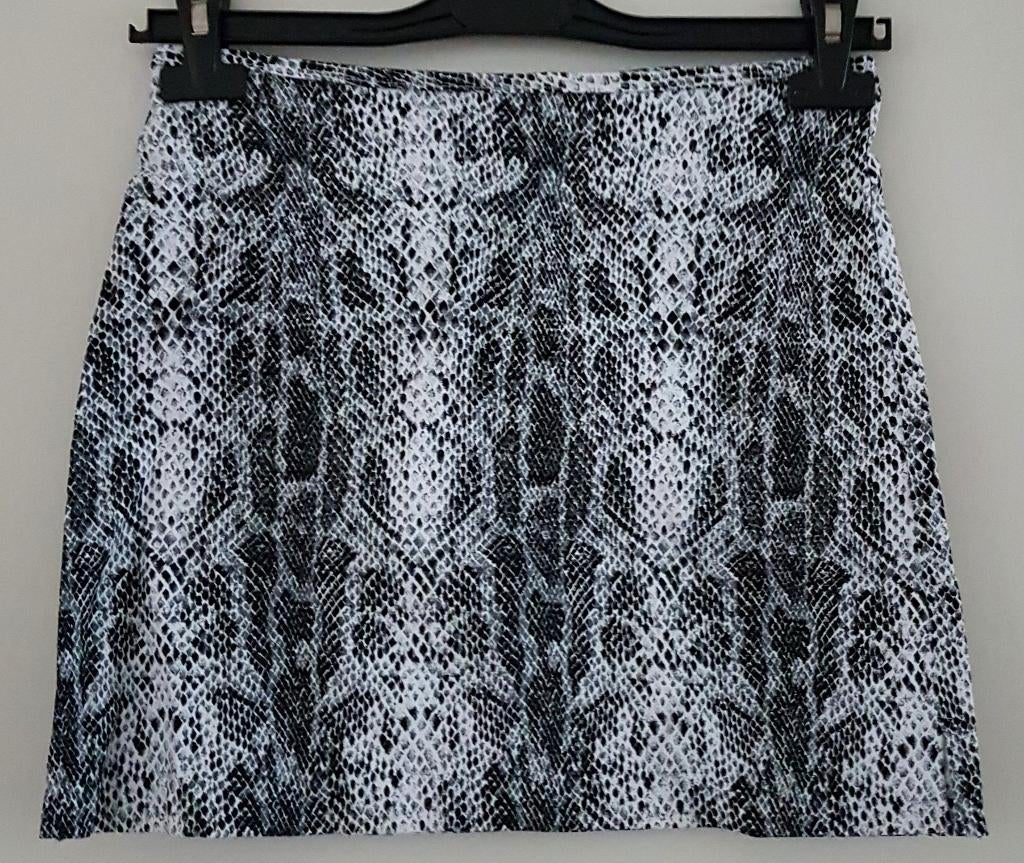 Maat 128/134 Rok zwart/wit NIEUW (0775) a, Kinderen en Baby's, Kinderkleding | Maat 128, Nieuw, Ophalen of Verzenden, Jurk of Rok