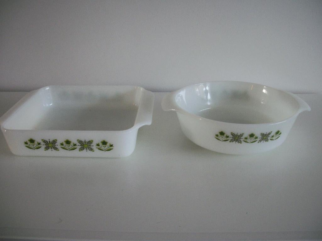 2x Schaal Anchor Hocking Wit met Groen - zgan - per stuk, Huis en Inrichting, Keuken | Servies, Ophalen of Verzenden, Overige stijlen
