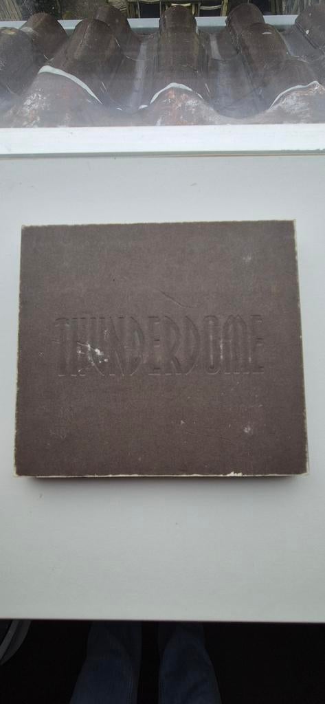 Thunderdome digipack bruin, Cd's en Dvd's, Ophalen of Verzenden, Zo goed als nieuw