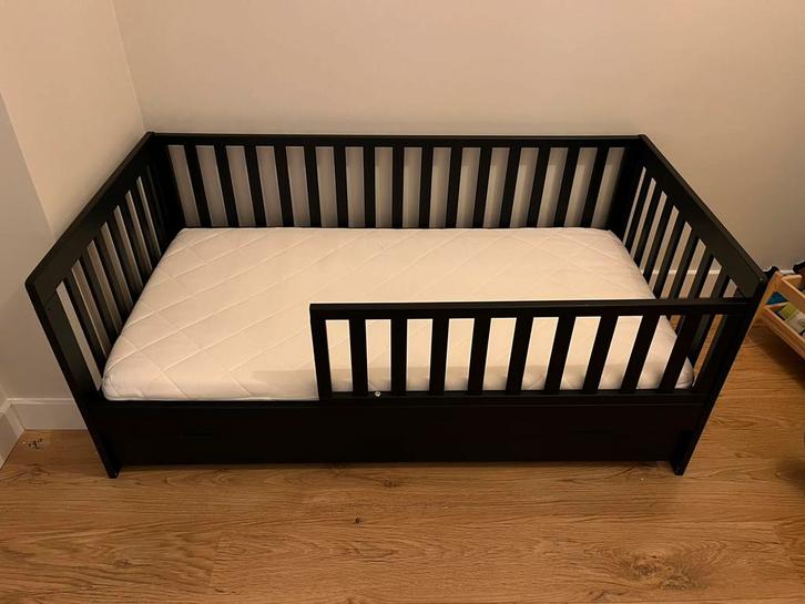 Peuterbed Petit Amelie met lade en matras, Kinderen en Baby's, Kinderkamer | Bedden, Zo goed als nieuw, 140 tot 160 cm, 70 tot 85 cm