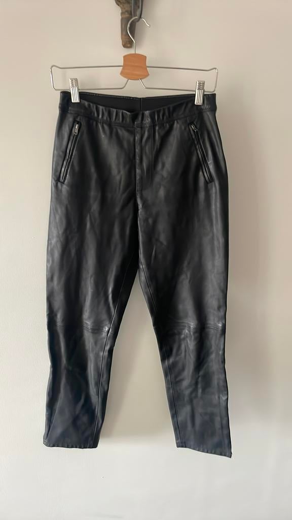 Toffe leather look broek van Knit-ted, Kleding | Dames, Broeken en Pantalons, Ophalen of Verzenden, Maat 36 (S), Zwart, Lang