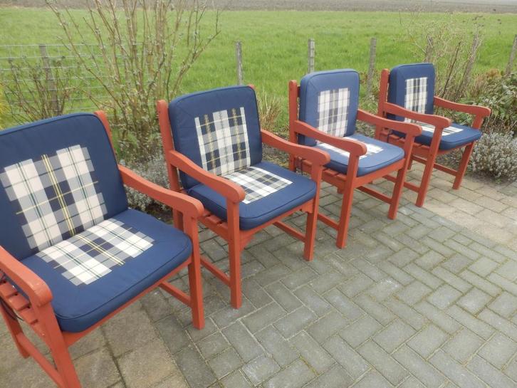 4 houten tuinstoelen met kussens, Tuin en Terras, Tuinstoelen, Gebruikt, Hout, Stapelbaar, Ophalen