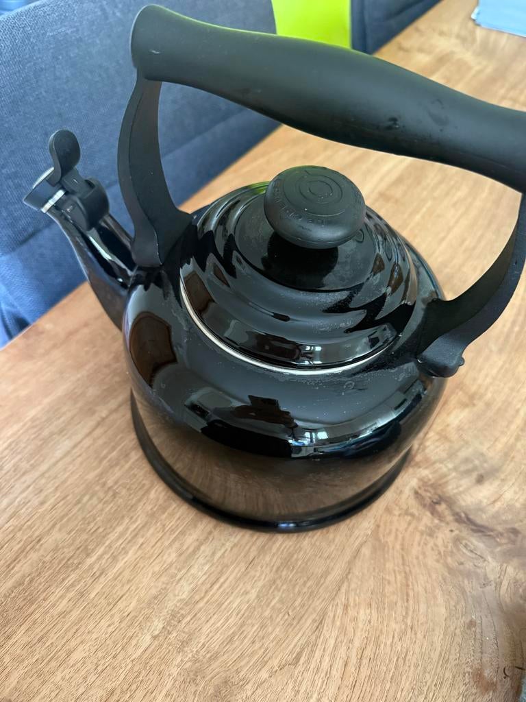 Le Creuset fluitketel zwart 2.1 liter, Gebruikt, Ophalen of Verzenden, Zwart, Metaal