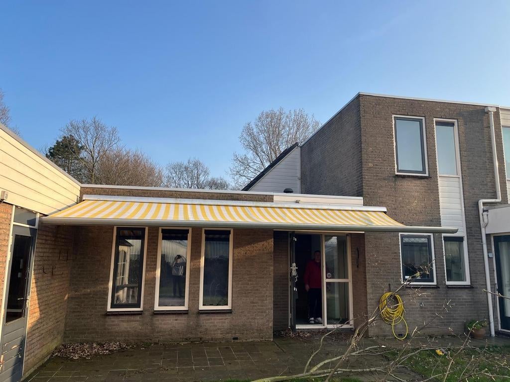 Zonnescherm,  elektrisch. 2.5 uitval,  6.5 m breed., Ophalen, Gebruikt, 450 cm of meer, Elektrisch