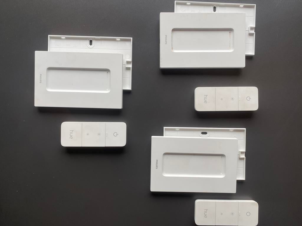 3 stuks Phillips hue dimmer afstandbediening met wandplaat, Ophalen of Verzenden, Zo goed als nieuw