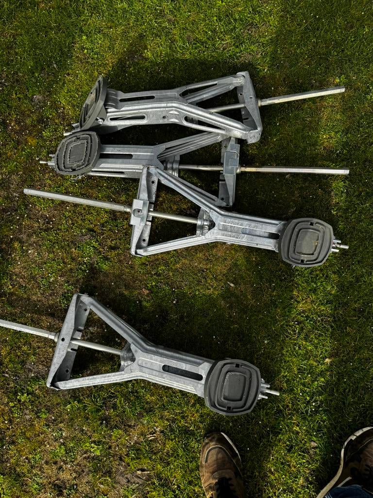 Onderstel caravan poten, Ophalen, Zo goed als nieuw