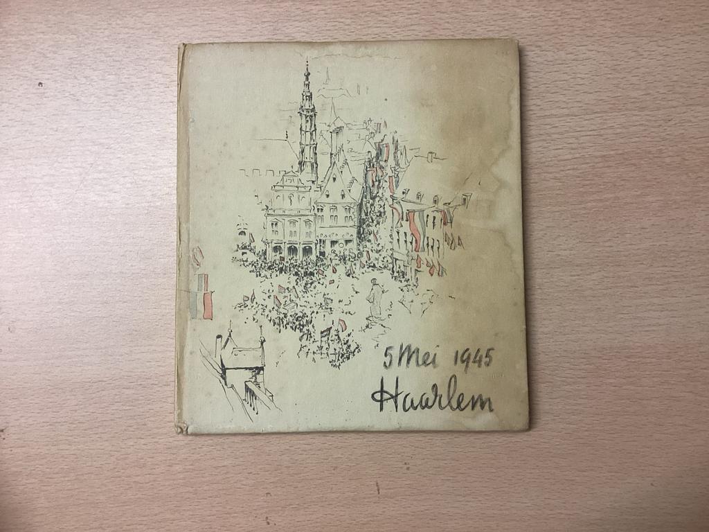 5 Mei 1945 Haarlem boekje, Ophalen of Verzenden, 20e eeuw of later, Gelezen