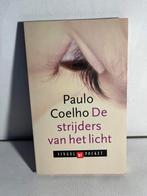 Paulo Coelho - De strijders van het licht, Boeken, Ophalen of Verzenden, Zo goed als nieuw, Paulo Coelho