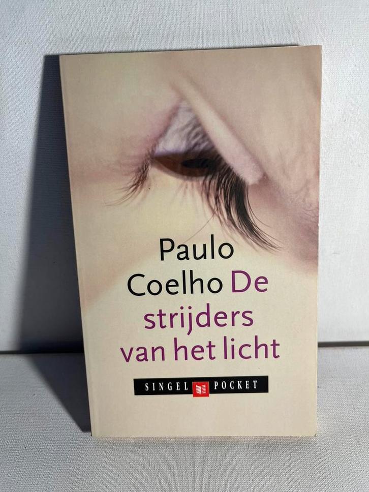 Paulo Coelho - De strijders van het licht, Boeken, Literatuur, Zo goed als nieuw, Ophalen of Verzenden