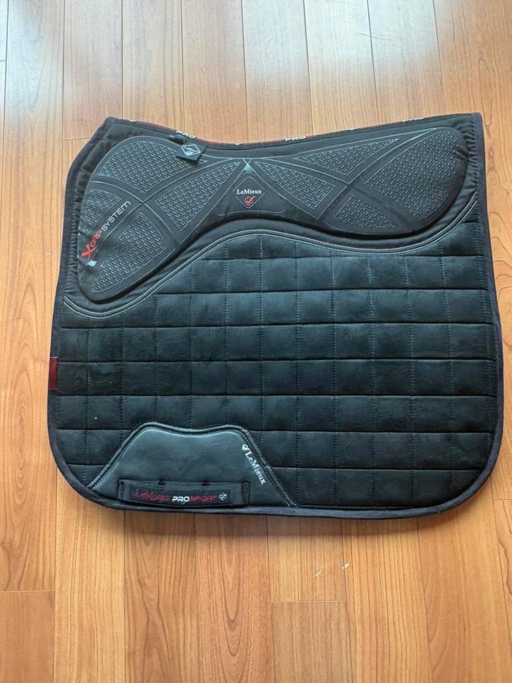 Le Mieux x-grip twin sided dressuur zadeldek zwart, Dieren en Toebehoren, Paarden en Pony's | Dekens en Dekjes, Zo goed als nieuw