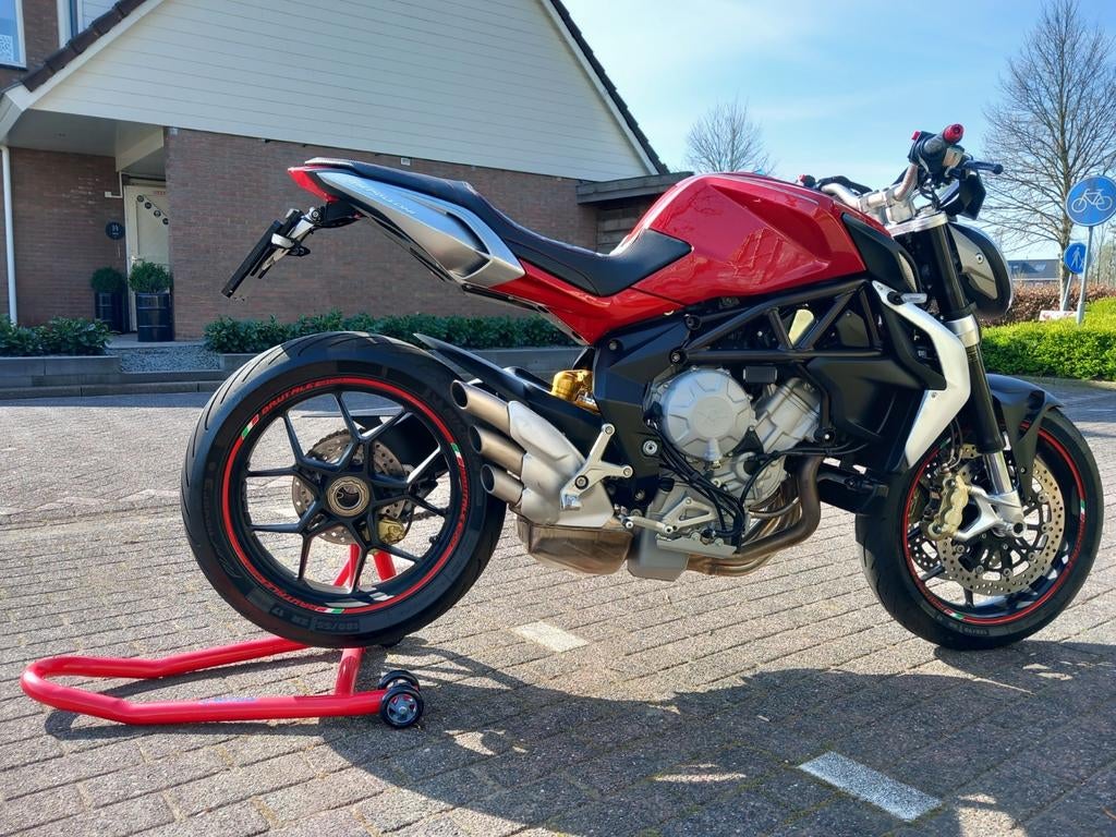 MV Agusta Brutale 800 (2013) - Nieuwstaat, Lage KM, Motoren, Motoren | MV Agusta, Motorrijbewijs A, 3 cilinders, Meer dan 35 kW