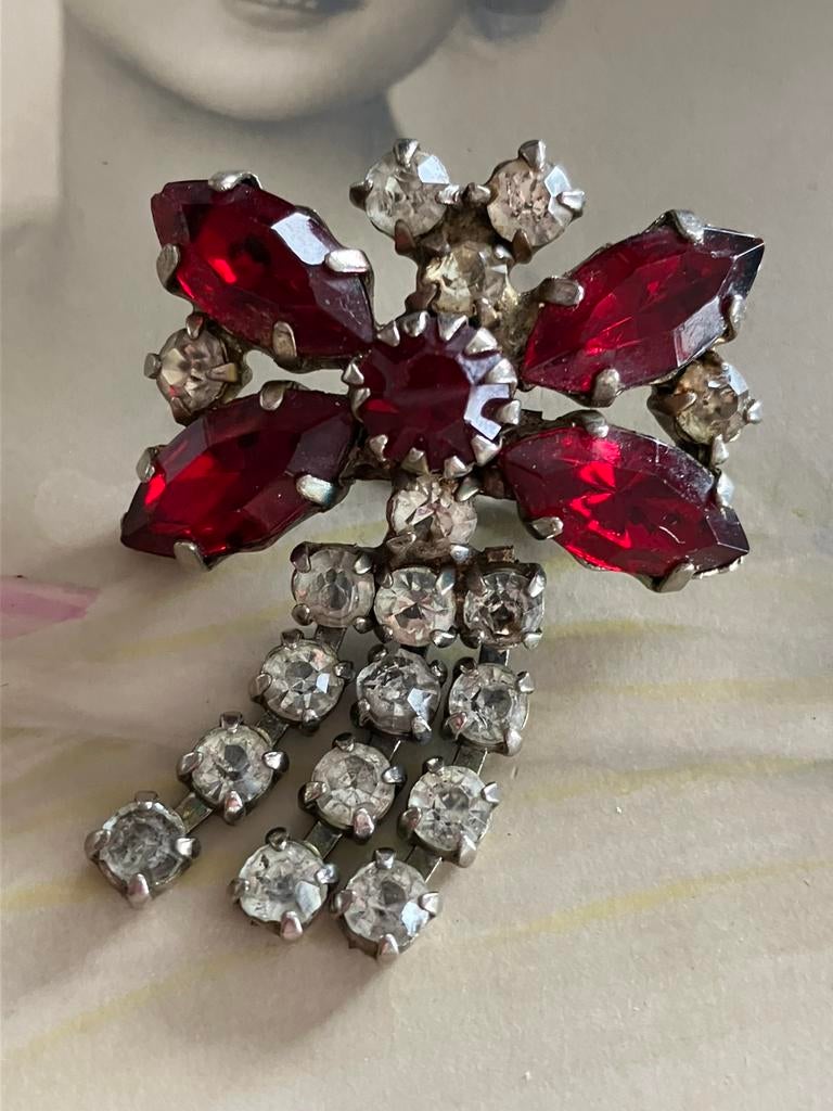 Prachtige vintage strik broche, Sieraden, Tassen en Uiterlijk, Bedels, Ophalen of Verzenden, Zo goed als nieuw, Overige materialen
