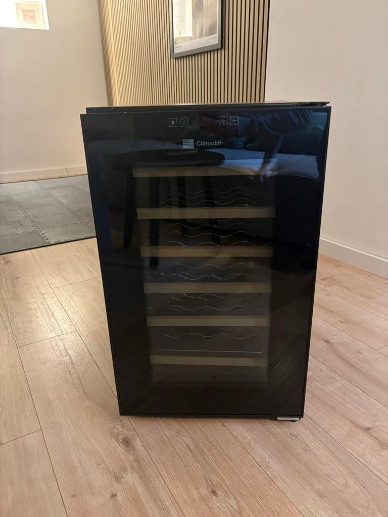 Wijnkoelkast 70L, Zonder vriesvak, 75 tot 100 liter, Zo goed als nieuw, 45 tot 60 cm