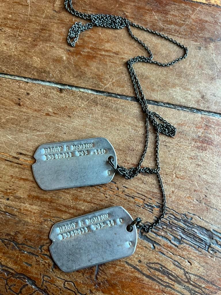 WO2 Amerikaans set dog tags J-hook ketting vroeg, Verzamelen, Militaria | Tweede Wereldoorlog, Amerika, Ophalen of Verzenden, Embleem of Badge