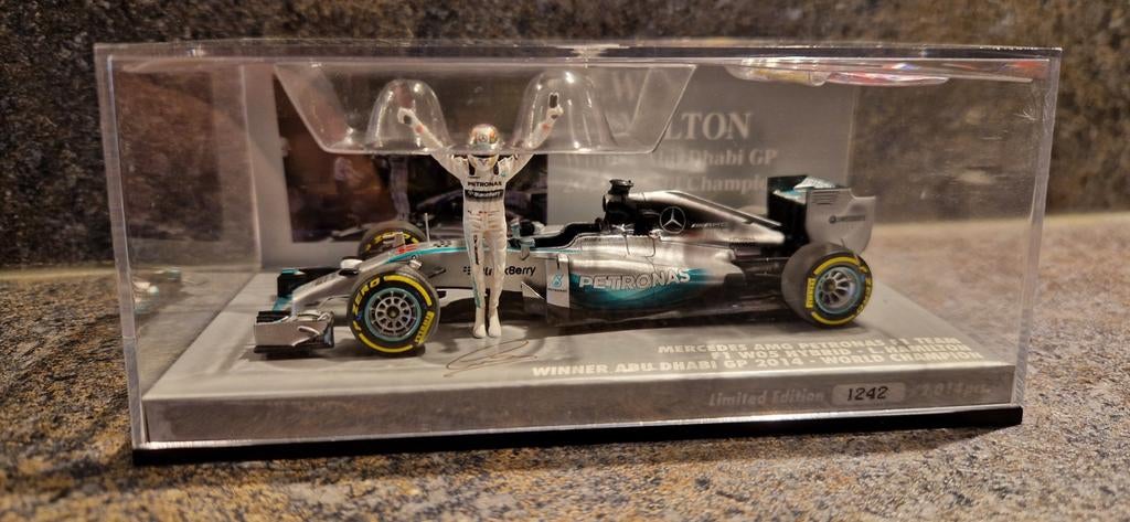 Lewis Hamilton World Champion 2014 Abu Dhabi, Ophalen of Verzenden