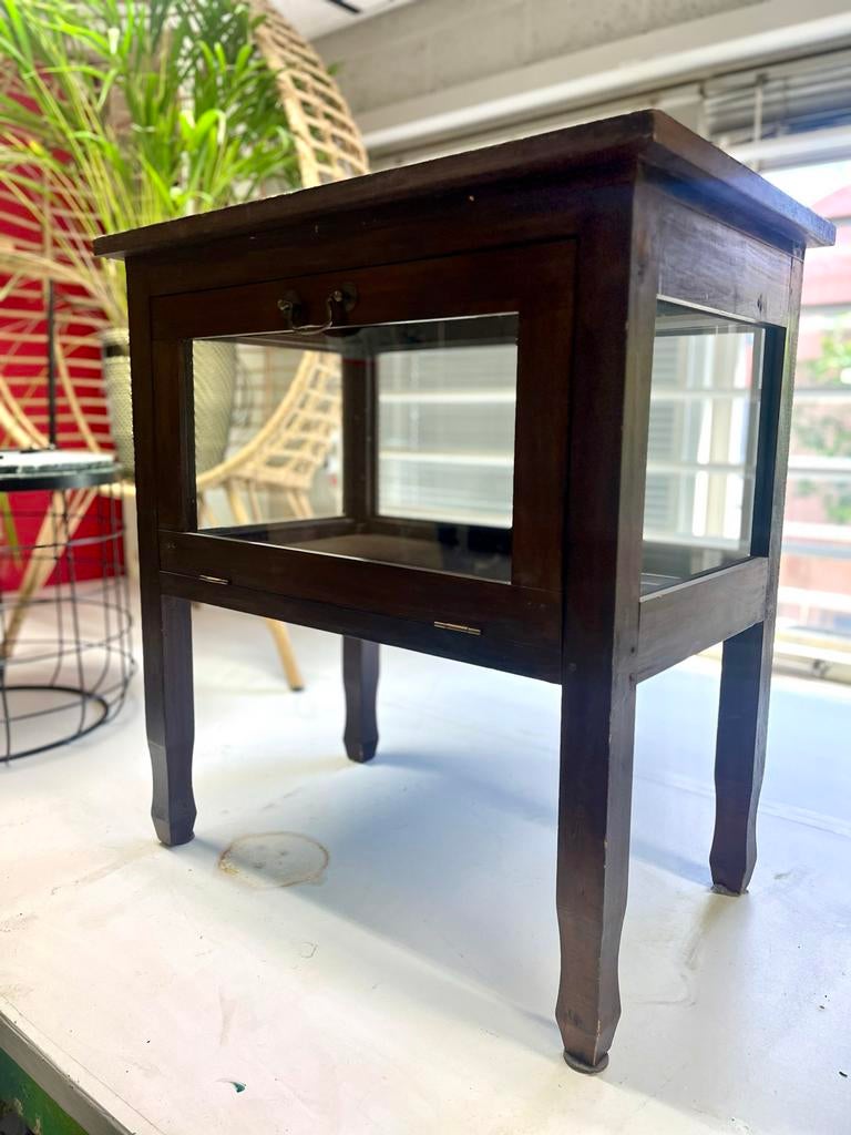 Theekastje met dienblad, Ophalen