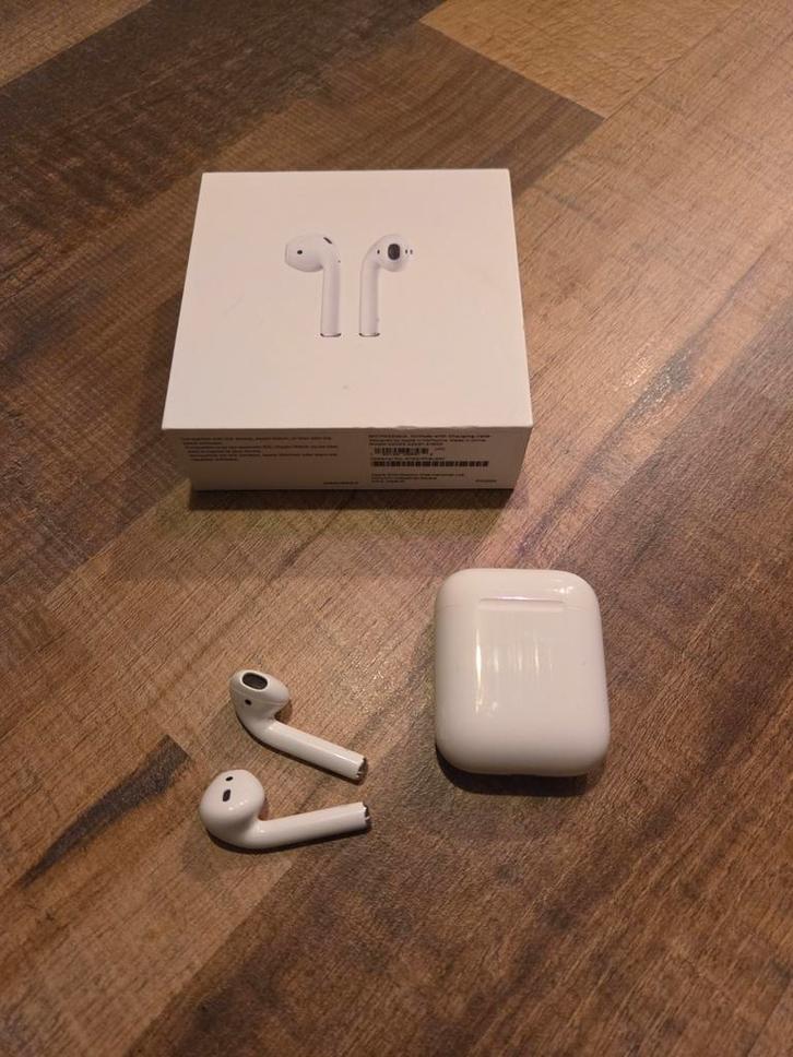 Apple AirPods 2e generatie met oplaadcase en doos, Audio, Tv en Foto, Koptelefoons, Zo goed als nieuw, Overige merken, Draadloos