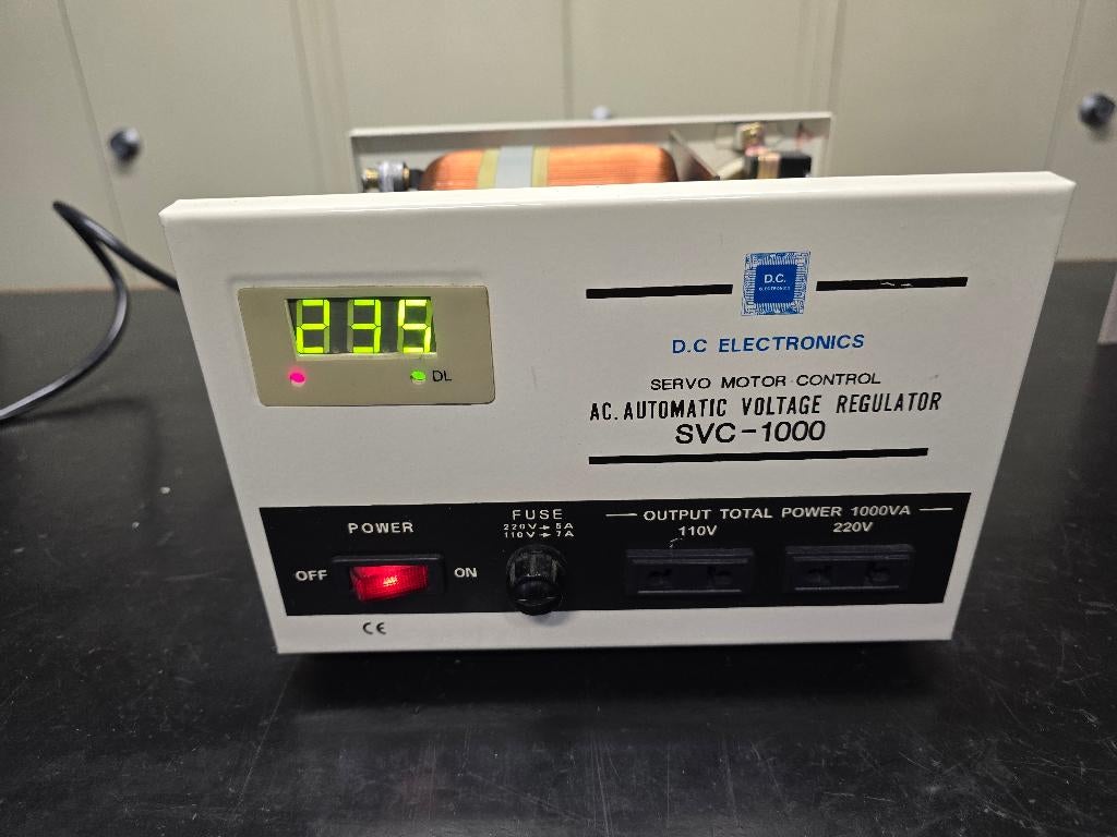 AC automatic voltage regulator, Ophalen of Verzenden, Gebruikt