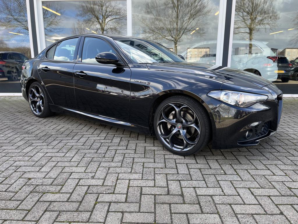 Alfa Romeo Giulia 2.2 Eco Business 19 inch / Akrapovic / Air, Auto's, Gebruikt, 4 cilinders, Zwart, Origineel Nederlands