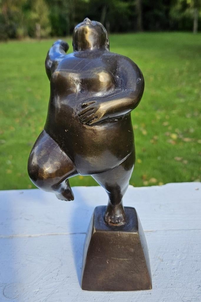 DIKKE DAME / bronzen beeld / armen omhoog, Ophalen of Verzenden, Handgemaakt, Brons