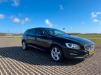 Volvo V60 D6 Twin Engine 288pk Geartronic AWD Plug In Hybrid, Automaat, Stof, 1800 kg, Zwart