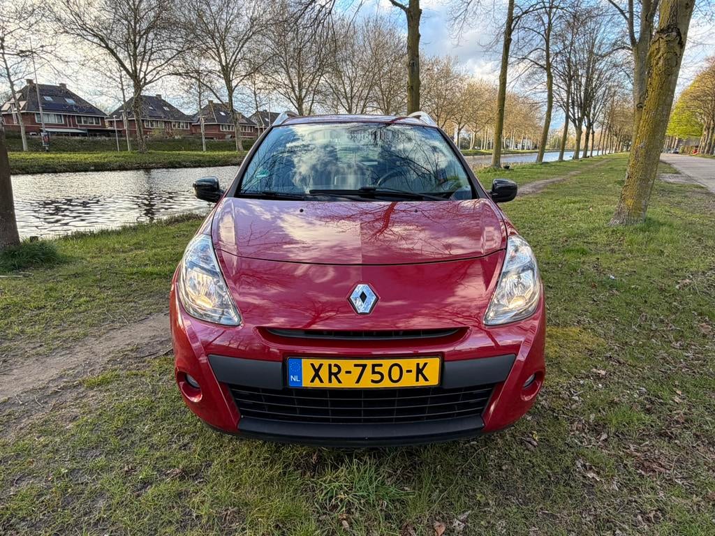 Renault Clio 1.2 16V 55KW Estate 2010 Rood, Voorwielaandrijving, 535 kg, 74 pk, Zwart