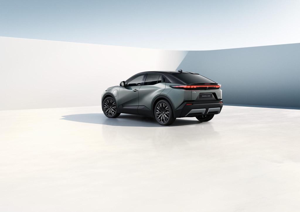 Toyota C-HR+ Dynamic Limited Edition 57.7 kWh €35.995,- RI, Auto's, Toyota, Stof, Overige modellen, SUV of Terreinwagen, 58 kWh