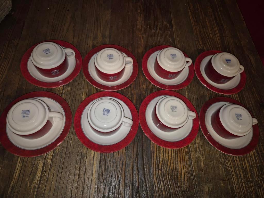 8 Arcoroc Rubis kopjes met schotels zgan, Overige materialen, Ophalen of Verzenden, Zo goed als nieuw, Overige stijlen
