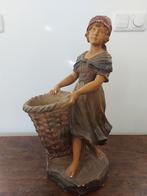 Gips beeld meisje met druiven pluk mand, Ophalen of Verzenden