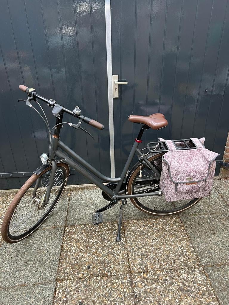 BSP Damesfiets grijs met bruine banden, framehoogte 57cm, Gebruikt, Versnellingen, 56 cm of meer, Schijfrem