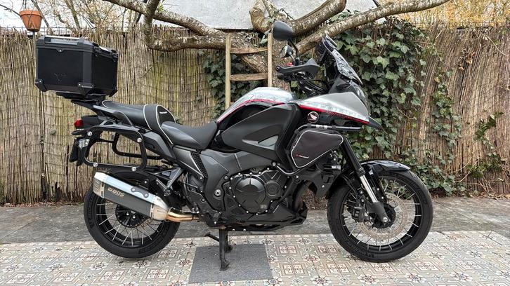 Honda VFR1200X, VFR 1200 X, Motoren, Motoren | Honda, Toermotor, meer dan 35 kW, 4 cilinders, Motorrijbewijs A, ABS, Cardan-aandrijving