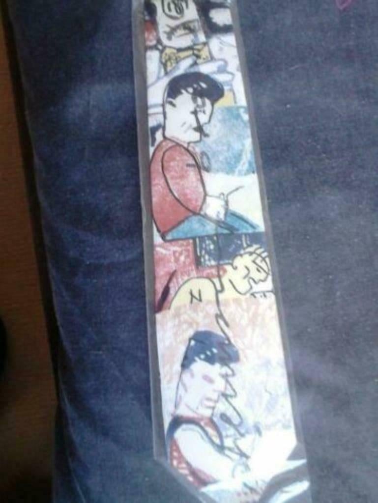 Stropdassen, ontworpen door kunstenaars. Ongedragen. Uniek !, Ophalen, Nieuw, Met patroon