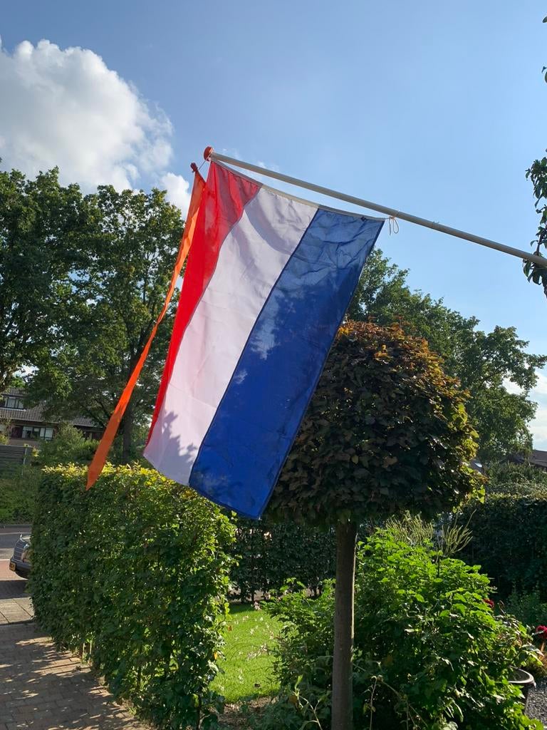 Nederlandse vlag + oranjewimpel van katoen en stok, Diversen, Vlaggen en Wimpels, Ophalen, Zo goed als nieuw