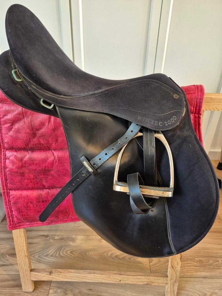 Wintec pro 2000 veelzijdigheid 17,5 inch compleet, Dieren en Toebehoren, Paarden en Pony's | Zadels, Ophalen of Verzenden