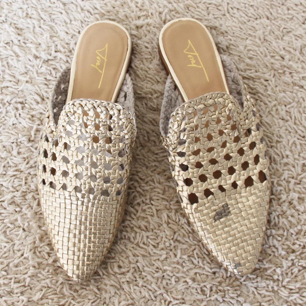 Prachtige Zilver Leren Toral Instappers s19 (Maat 37) € 40,-, Kleding | Dames, Schoenen, Overige kleuren, Instappers, Ophalen of Verzenden