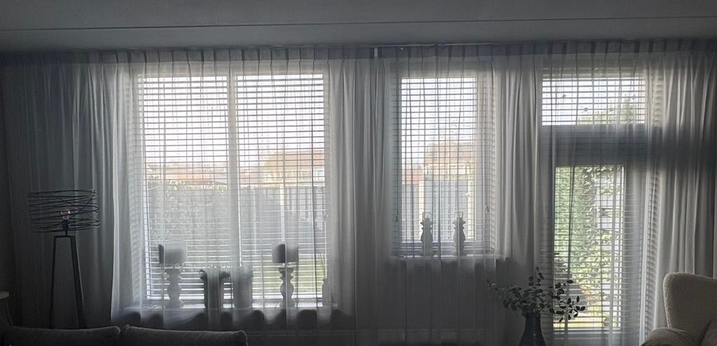 Veneta voile / vitrage muisgrijs Nieuwstaat, Huis en Inrichting, 200 cm of meer, Ophalen of Verzenden, Zo goed als nieuw, 200 cm of meer