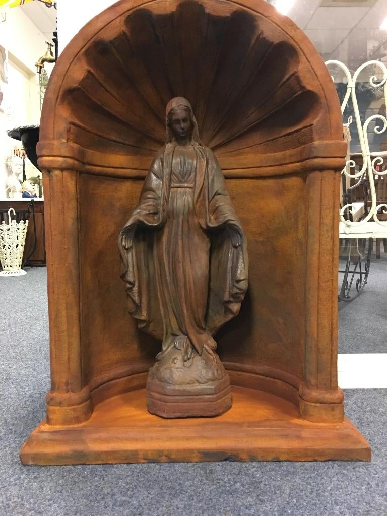 Mooi Mariabeeld vol steen-oxid in bidkapel vol steen., Tuin en Terras, Tuinbeelden, Steen, ., Ophalen of Verzenden, .