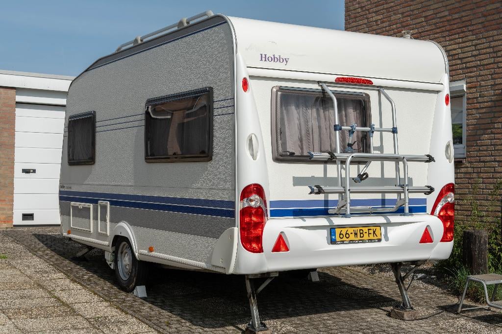 Hobby 440 SF, Vast bed, Standaardzit, Luifel, Hobby