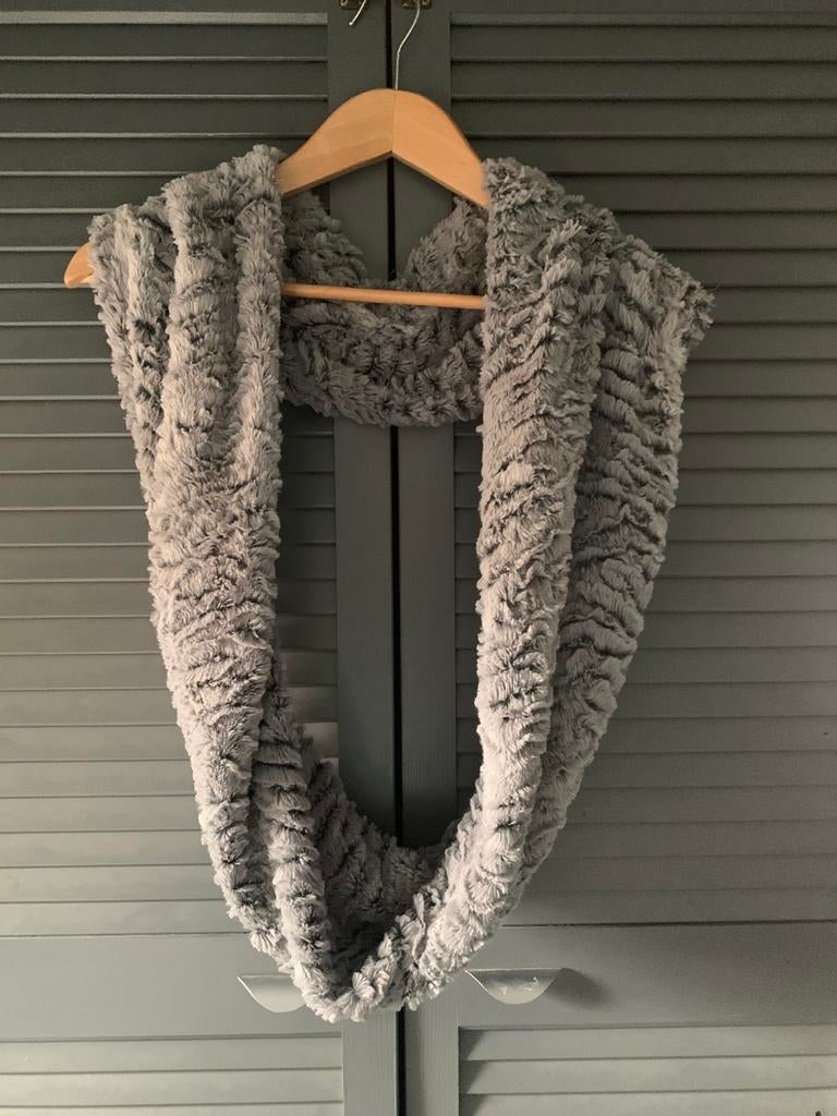 Zachte grijze col sjaal, Ophalen of Verzenden, Gedragen, Sjaal