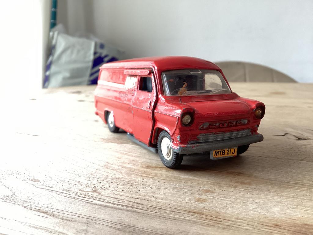 Dinky Toys Ford Transit Van AVIS – Made in England – 1:43, Ophalen of Verzenden, Gebruikt, Auto, Dinky Toys