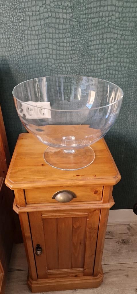 Grote glazen schaal op voet - perfecte staat, Huis en Inrichting, Woonaccessoires | Schalen en Manden, Ophalen, Zo goed als nieuw