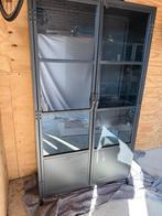 Zwarte stalen kast met glazen deuren, Huis en Inrichting, Ophalen, Gebruikt