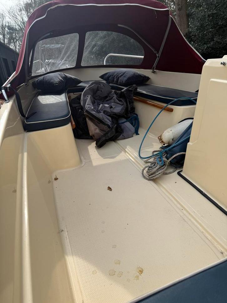 Complete Sloep met Trailer, 10 PK Motor, Kap & Kussens, Watersport en Boten, Sloepen, Gebruikt, 10 tot 30 pk, Ophalen of Verzenden