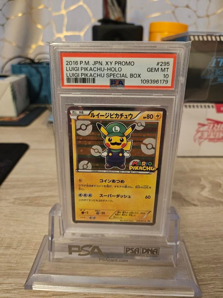 PSA 10 Luigi Pikachu Holo Promo 2016 Pokémon Kaart, Hobby en Vrije tijd, Ophalen of Verzenden, Nieuw, Losse kaart, Foil