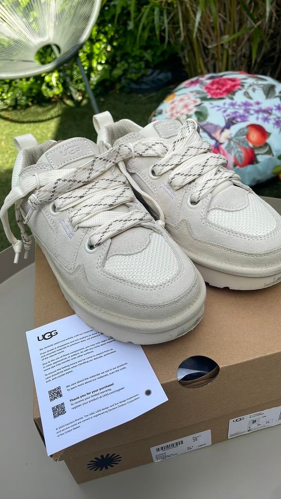 Ugg Lowmel, Kleding | Dames, Ophalen of Verzenden, Zo goed als nieuw, Beige, Sneakers of Gympen