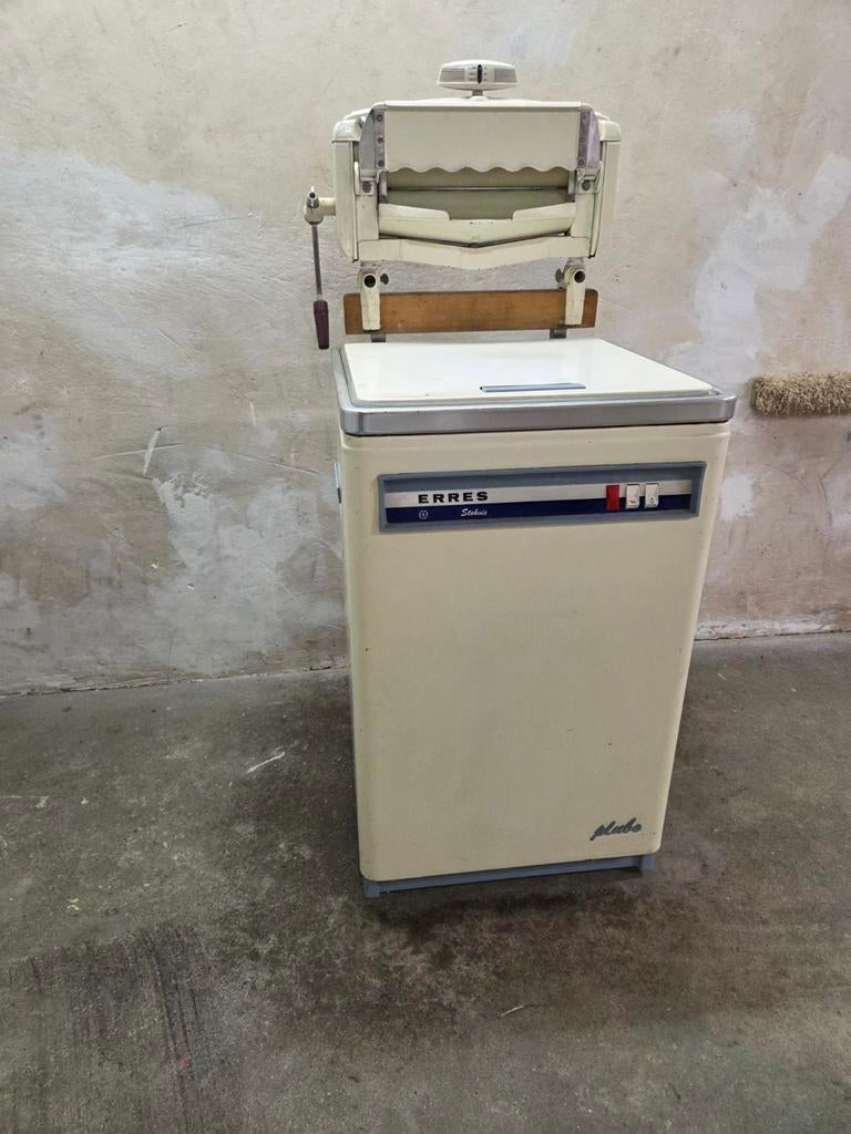 Vintage wasmachine ter decoratie merk Erres, Ophalen, 1200 tot 1600 toeren, 85 tot 90 cm