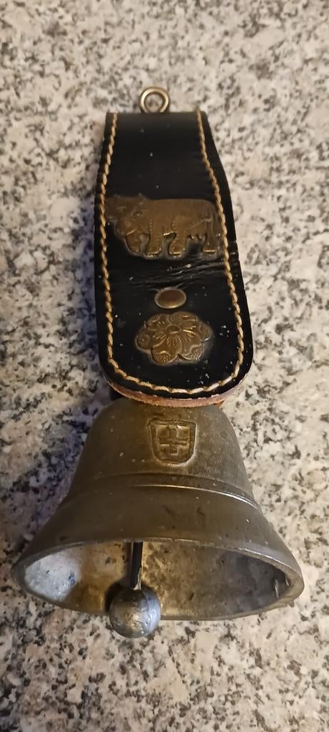 BRONZEN OUDE ZWITSERSE TREICHELN KOEBEL MET DECORATIEVE KOE, Antiek en Kunst, Ophalen of Verzenden