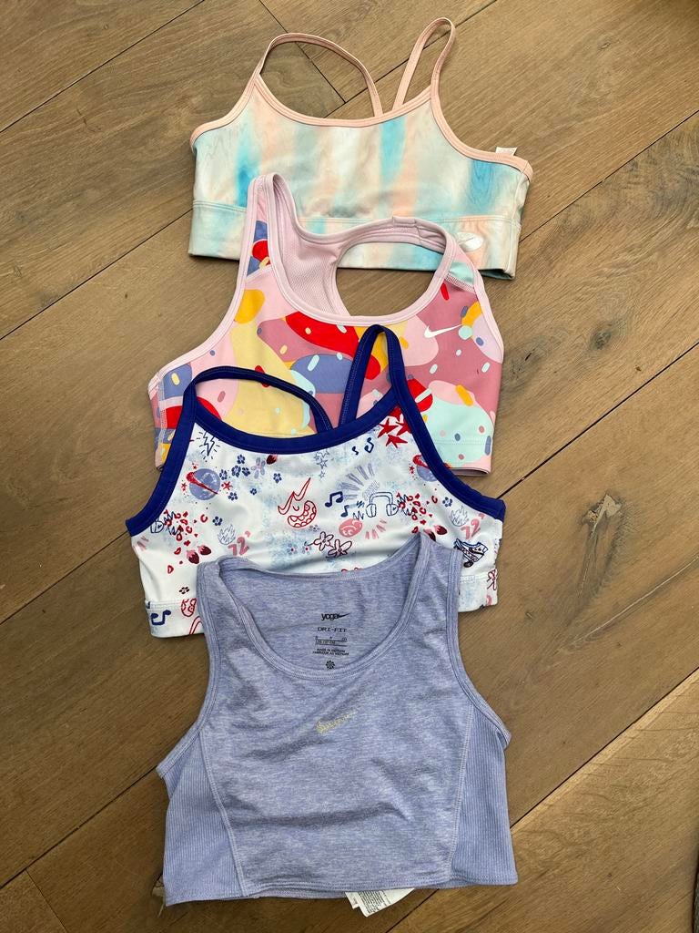 Nike sporttopjes en sportbeha's, maat 128-140, Kinderen en Baby's, Kinderkleding | Maat 128, Ophalen of Verzenden, Zo goed als nieuw