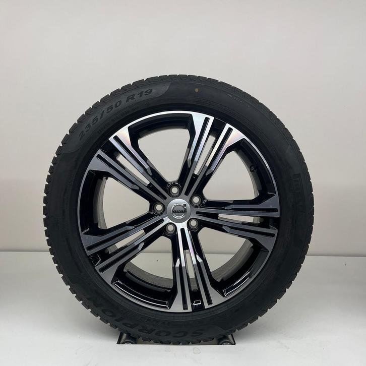 Volvo XC40 - 19 inch - winterbanden, Auto-onderdelen, Banden en Velgen, Banden en Velgen, Winterbanden, 19 inch, 235 mm, Personenwagen