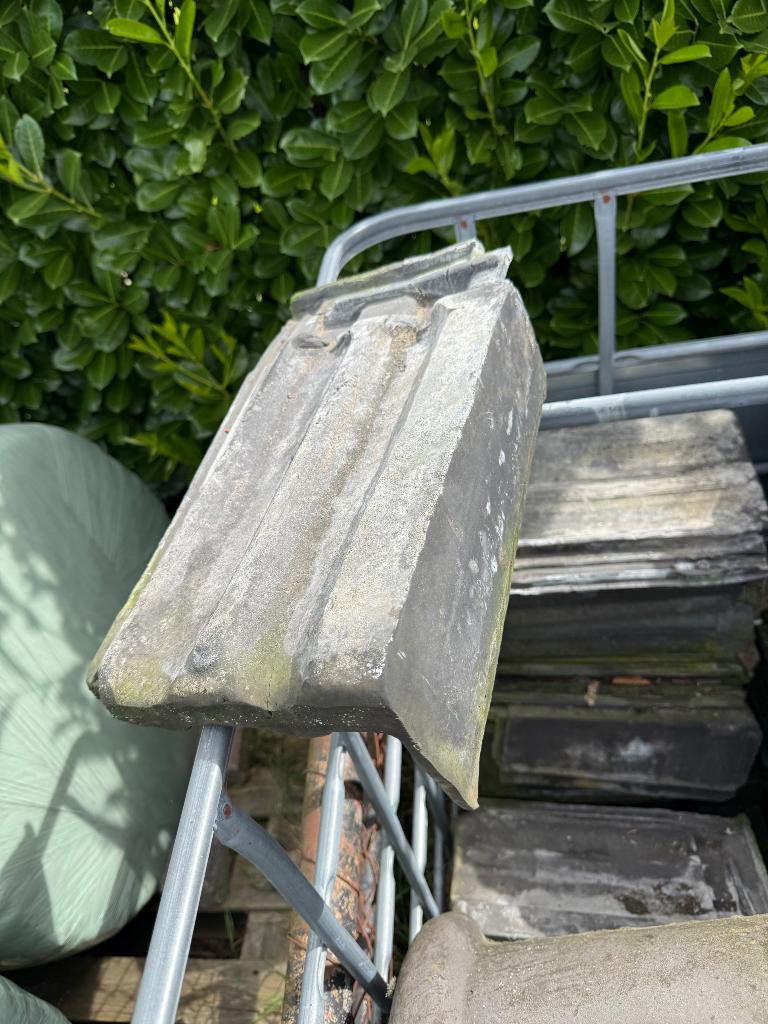 Oude nokvorst, gevelpan, dakpan, Ophalen, Gebruikt, Steen of Klei, 15 m² of meer